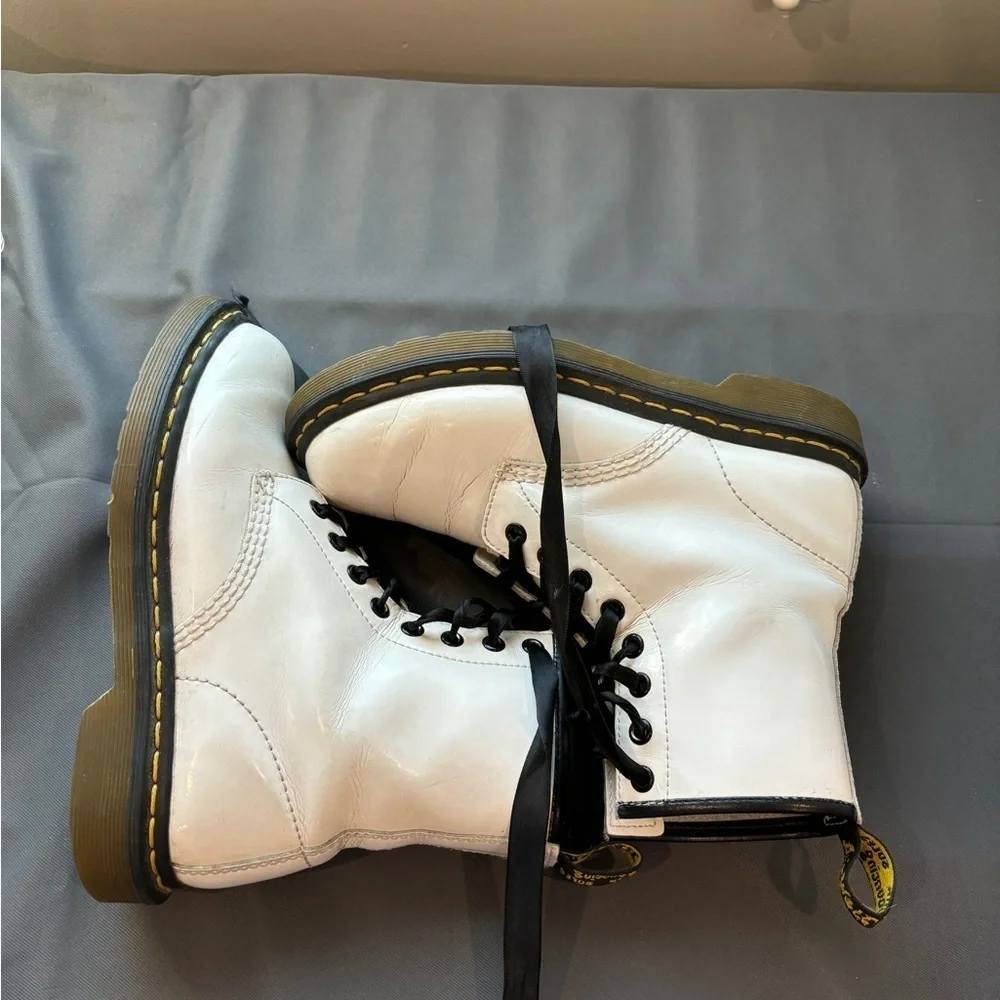 Doc Martens White Ribbon Lace Up Combat Boots Size 6 GUC - Picture 2 of 6